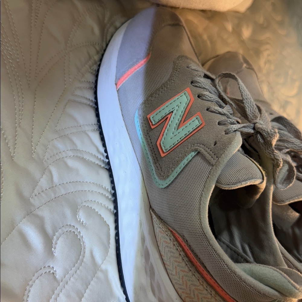 New Balance Gray Sneakers with Pink and Yellow Highlights - Picture 4 of 6